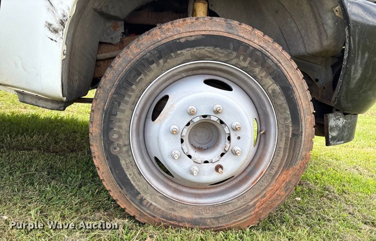 image for item EL2155 2004 Ford F450 Super Duty XL flatbed truck