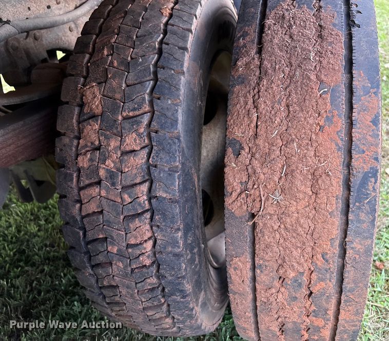 image for item EL2155 2004 Ford F450 Super Duty XL flatbed truck