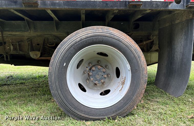 image for item EL2155 2004 Ford F450 Super Duty XL flatbed truck