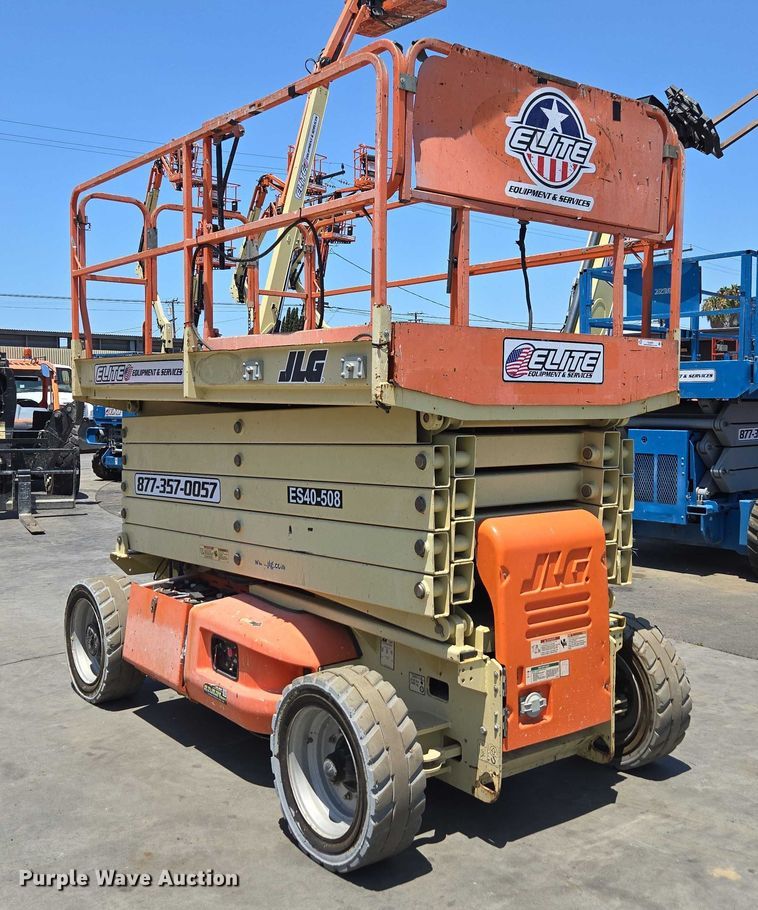image for item EL6061 2010 JLG 4069 scissor lift