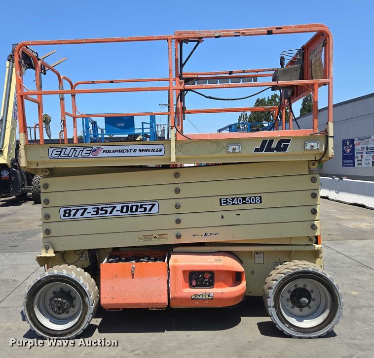 image for item EL6061 2010 JLG 4069 scissor lift
