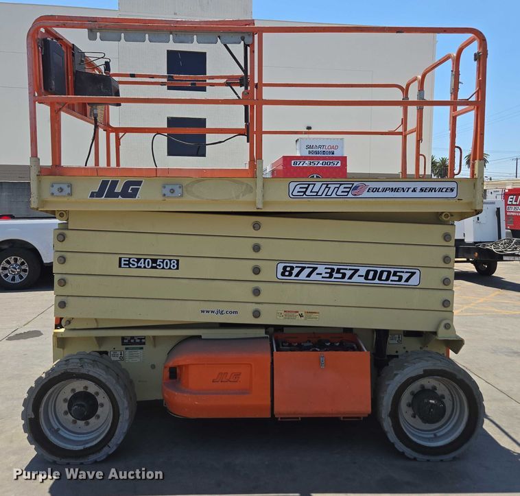 image for item EL6061 2010 JLG 4069 scissor lift
