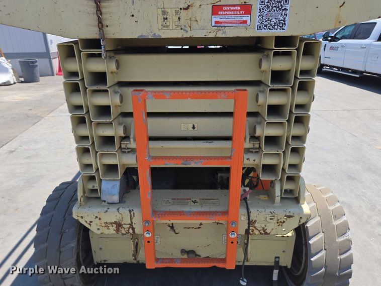 image for item EL6061 2010 JLG 4069 scissor lift