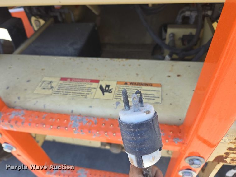 image for item EL6061 2010 JLG 4069 scissor lift