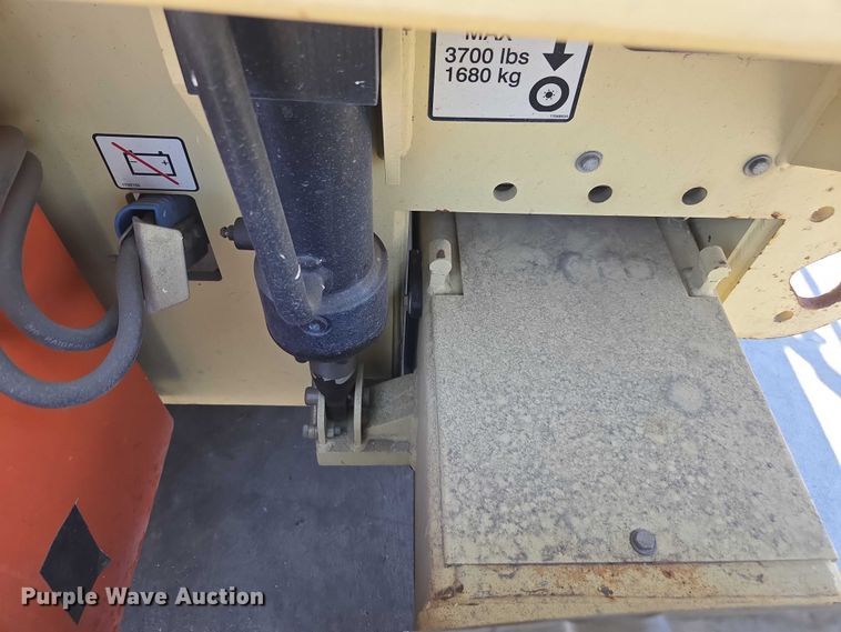 image for item EL6061 2010 JLG 4069 scissor lift