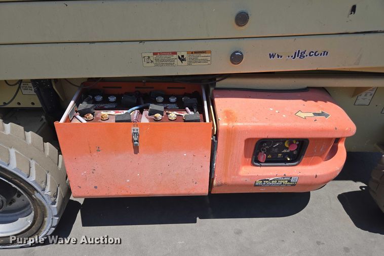 image for item EL6061 2010 JLG 4069 scissor lift