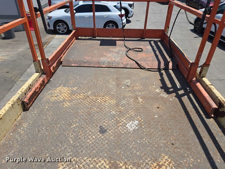 image for item EL6061 2010 JLG 4069 scissor lift