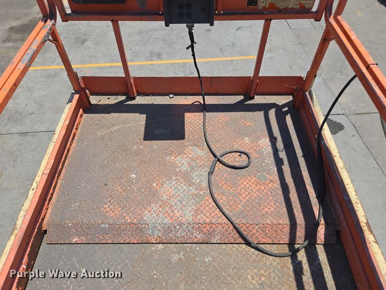 image for item EL6061 2010 JLG 4069 scissor lift