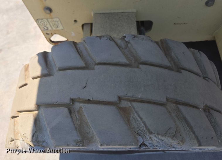 image for item EL6061 2010 JLG 4069 scissor lift