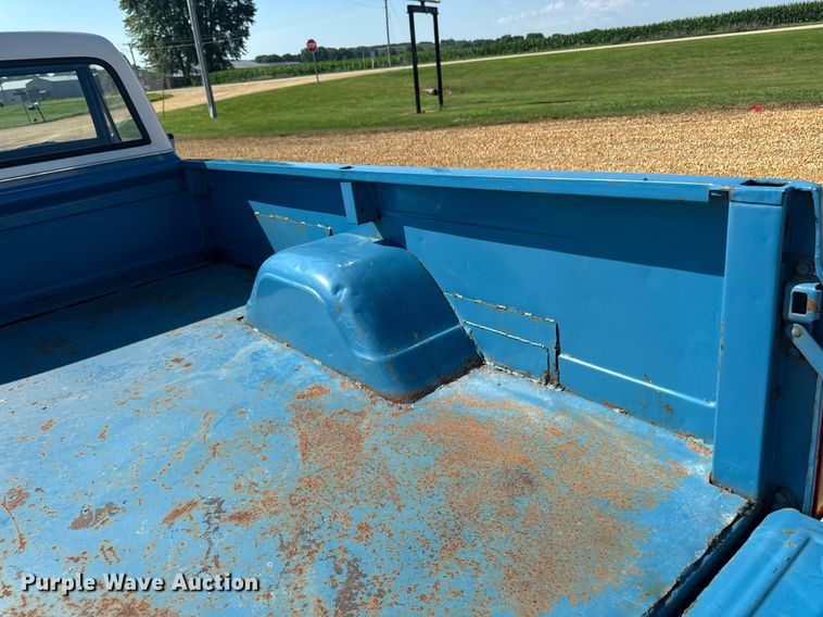 image for item EM2119 1972 GMC 1500 Custom pickup truck