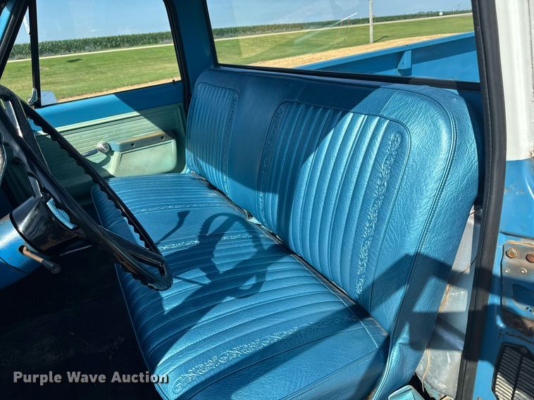 image for item EM2119 1972 GMC 1500 Custom pickup truck