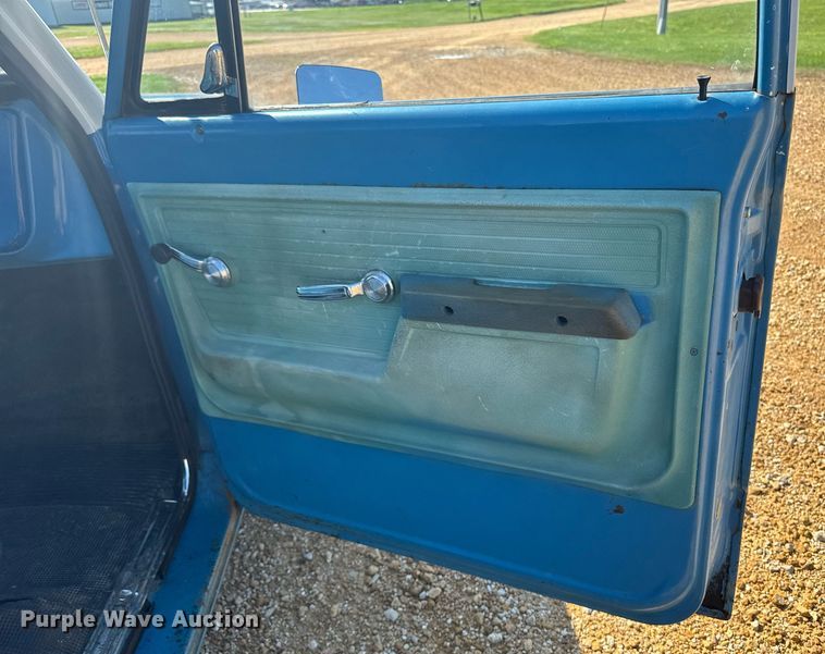 image for item EM2119 1972 GMC 1500 Custom pickup truck