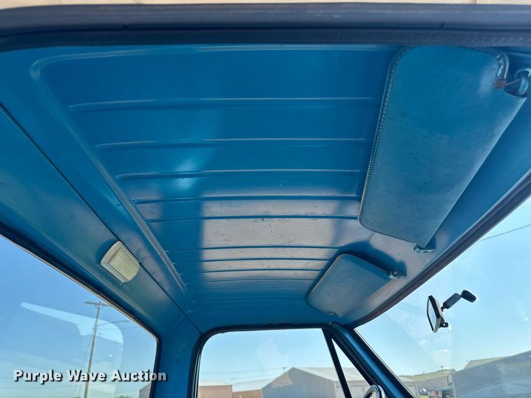 image for item EM2119 1972 GMC 1500 Custom pickup truck