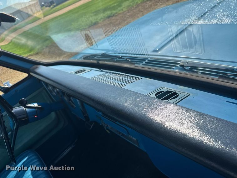 image for item EM2119 1972 GMC 1500 Custom pickup truck