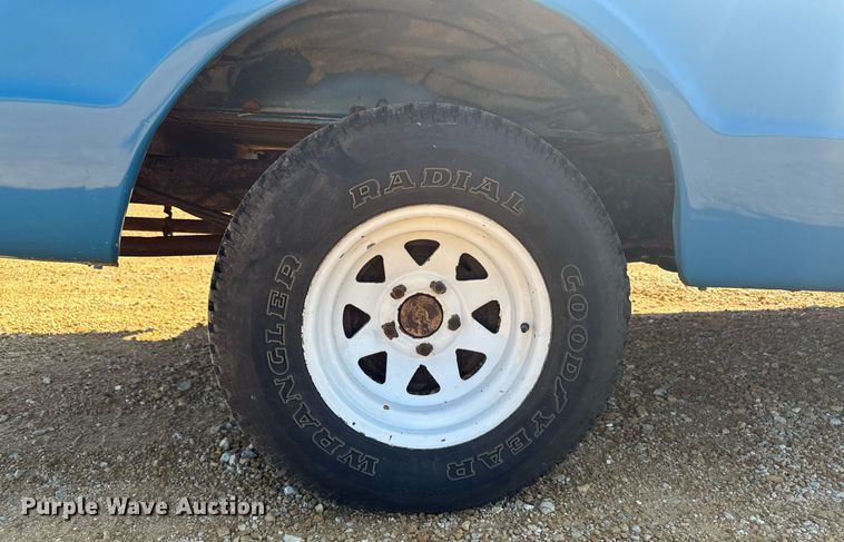 image for item EM2119 1972 GMC 1500 Custom pickup truck