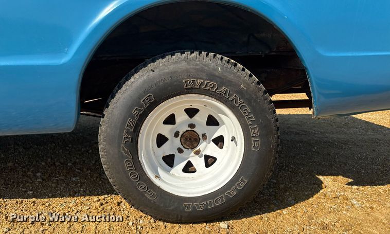 image for item EM2119 1972 GMC 1500 Custom pickup truck