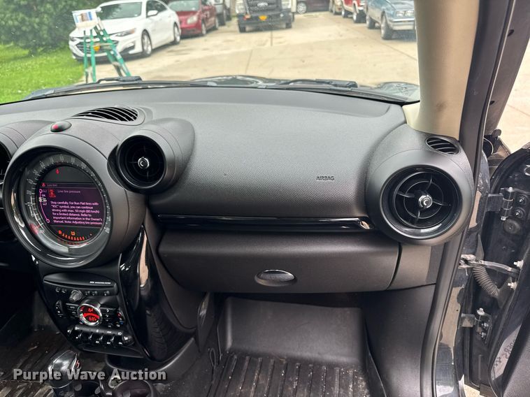 image for item EM2125 2015 Mini Countryman 