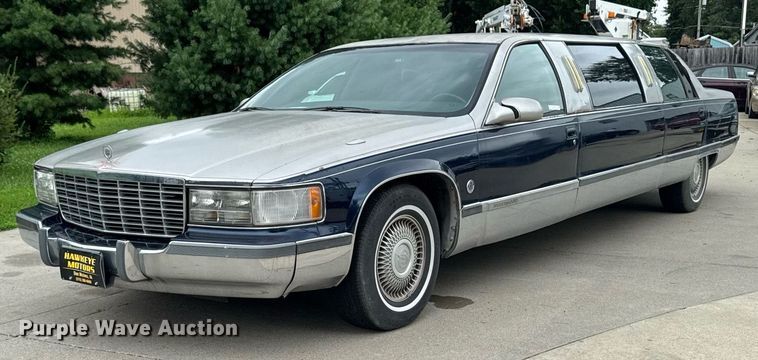 image for item EM2127 1995 Cadillac Fleetwood limousine
