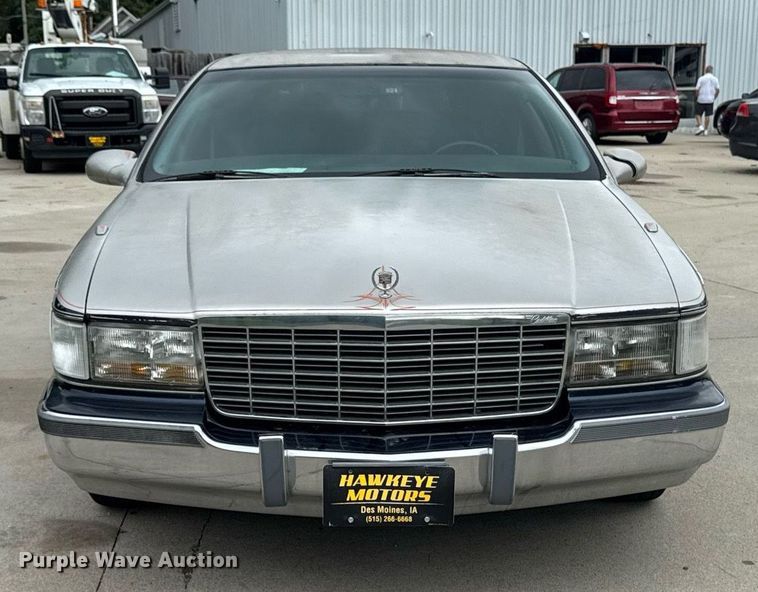 image for item EM2127 1995 Cadillac Fleetwood limousine