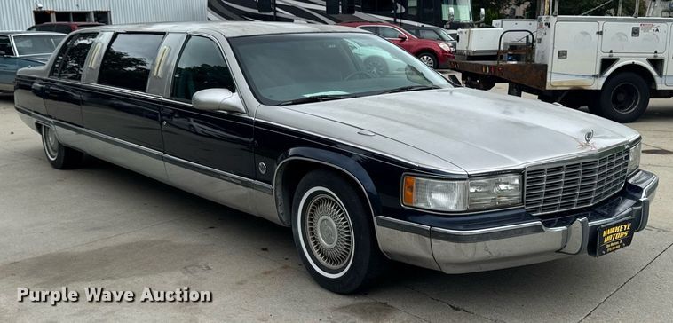 image for item EM2127 1995 Cadillac Fleetwood limousine