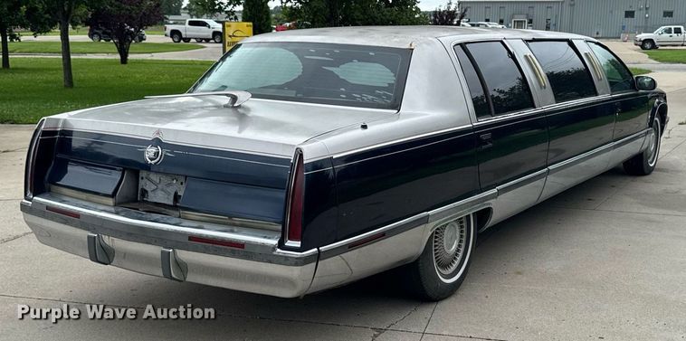 image for item EM2127 1995 Cadillac Fleetwood limousine