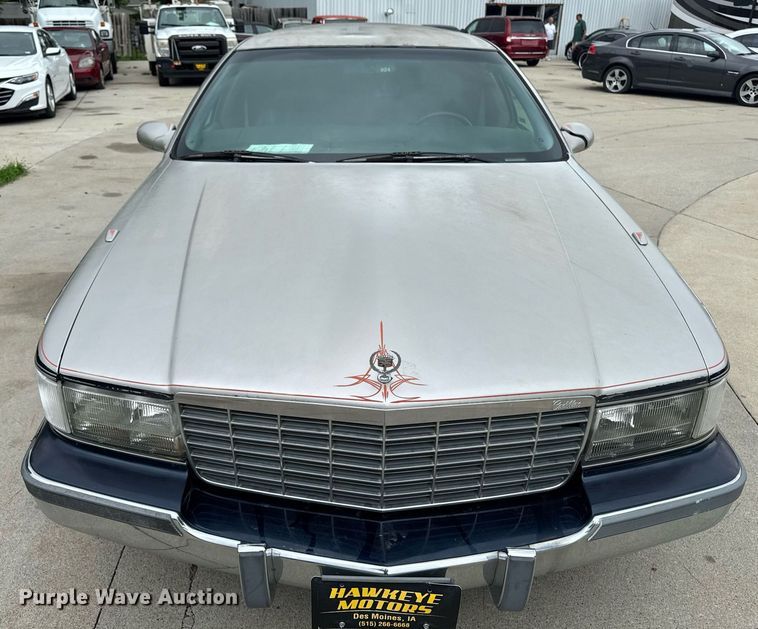 image for item EM2127 1995 Cadillac Fleetwood limousine