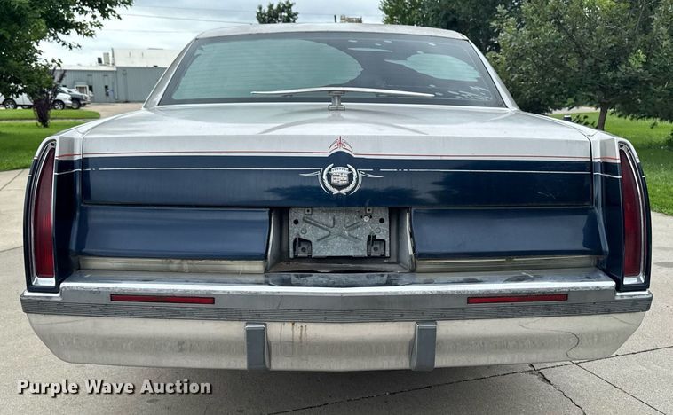 image for item EM2127 1995 Cadillac Fleetwood limousine