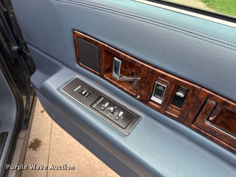 image for item EM2127 1995 Cadillac Fleetwood limousine