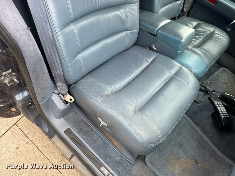 image for item EM2127 1995 Cadillac Fleetwood limousine