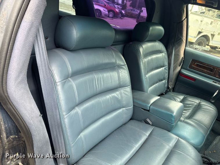 image for item EM2127 1995 Cadillac Fleetwood limousine