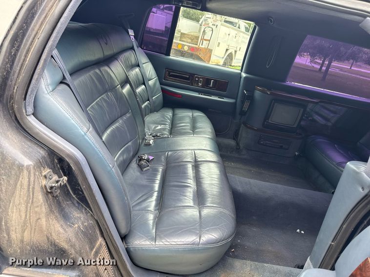 image for item EM2127 1995 Cadillac Fleetwood limousine