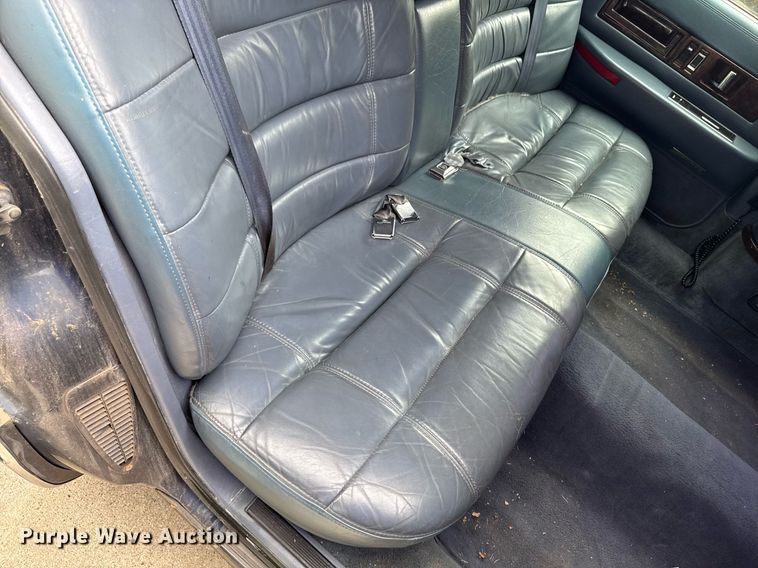 image for item EM2127 1995 Cadillac Fleetwood limousine