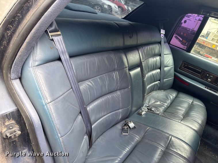 image for item EM2127 1995 Cadillac Fleetwood limousine