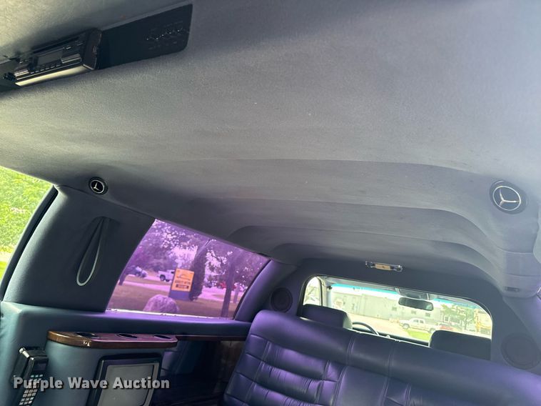 image for item EM2127 1995 Cadillac Fleetwood limousine