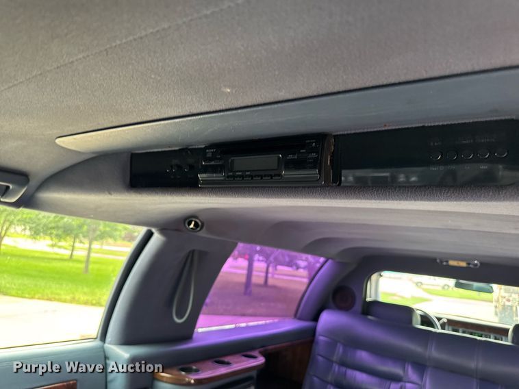 image for item EM2127 1995 Cadillac Fleetwood limousine