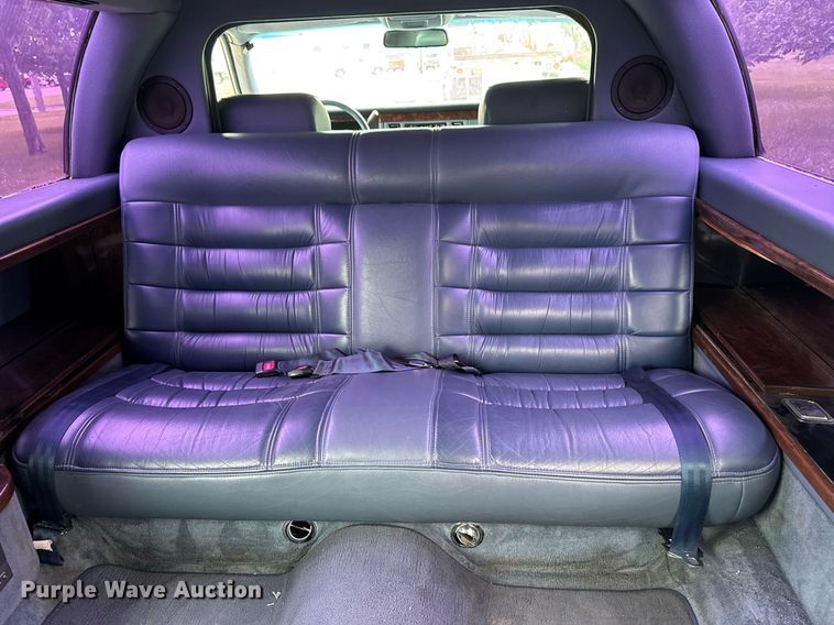 image for item EM2127 1995 Cadillac Fleetwood limousine