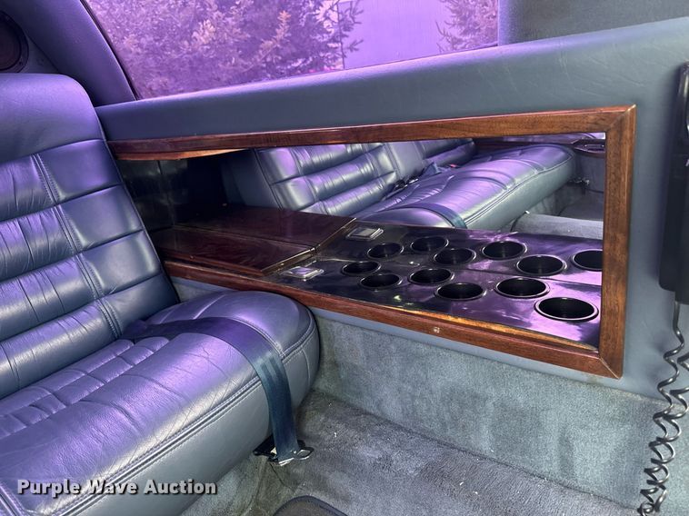 image for item EM2127 1995 Cadillac Fleetwood limousine