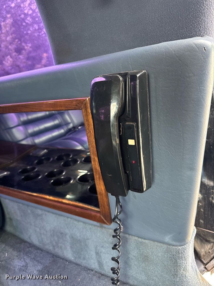 image for item EM2127 1995 Cadillac Fleetwood limousine