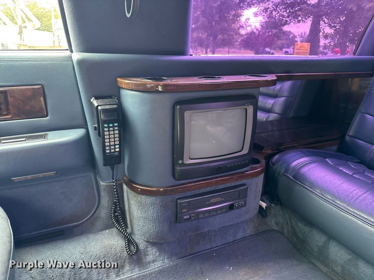 image for item EM2127 1995 Cadillac Fleetwood limousine