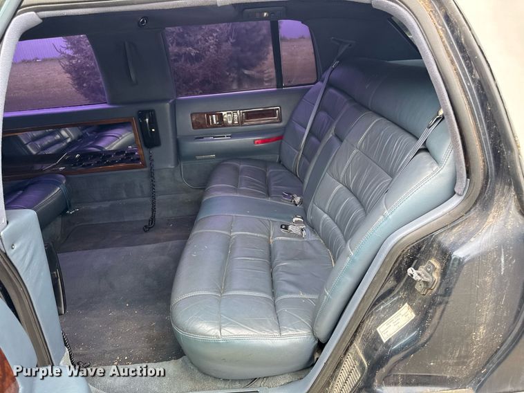 image for item EM2127 1995 Cadillac Fleetwood limousine