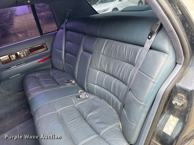 image for item EM2127 1995 Cadillac Fleetwood limousine