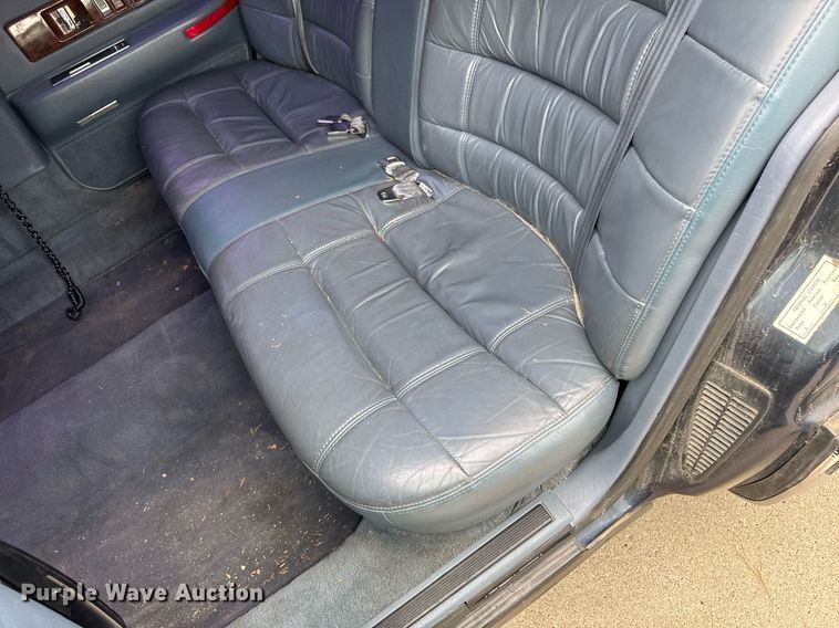 image for item EM2127 1995 Cadillac Fleetwood limousine