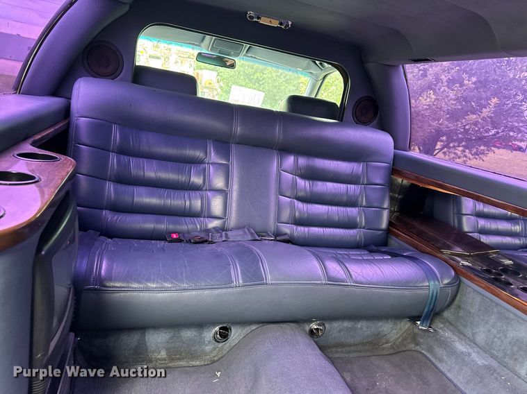 image for item EM2127 1995 Cadillac Fleetwood limousine