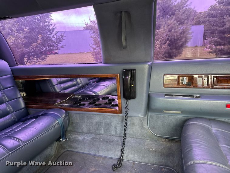 image for item EM2127 1995 Cadillac Fleetwood limousine