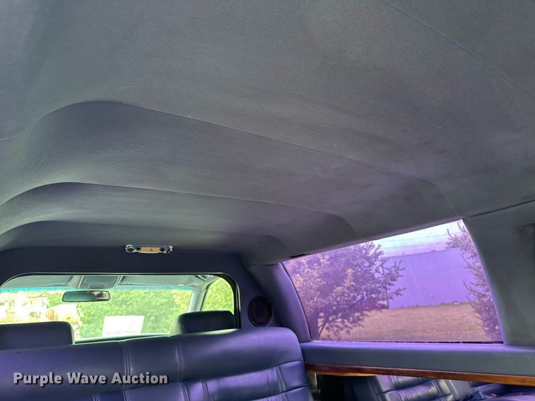 image for item EM2127 1995 Cadillac Fleetwood limousine