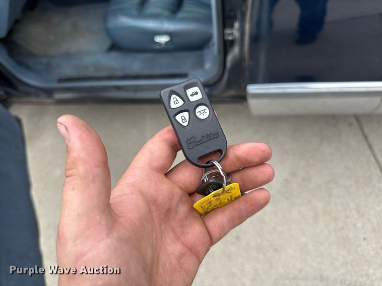 image for item EM2127 1995 Cadillac Fleetwood limousine