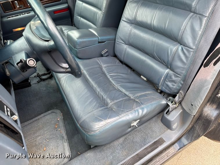 image for item EM2127 1995 Cadillac Fleetwood limousine