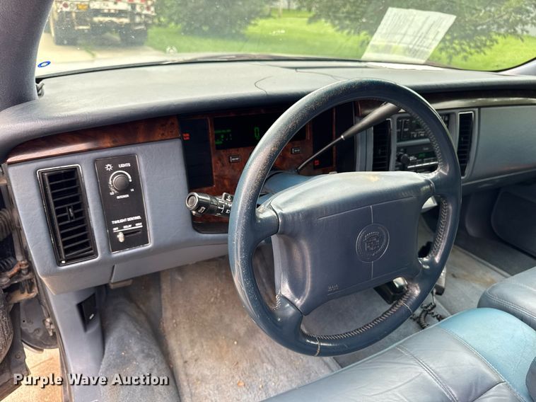 image for item EM2127 1995 Cadillac Fleetwood limousine