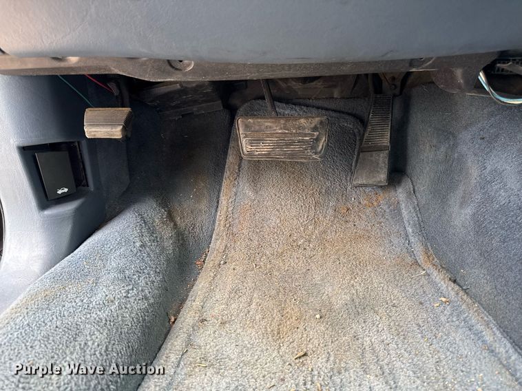 image for item EM2127 1995 Cadillac Fleetwood limousine