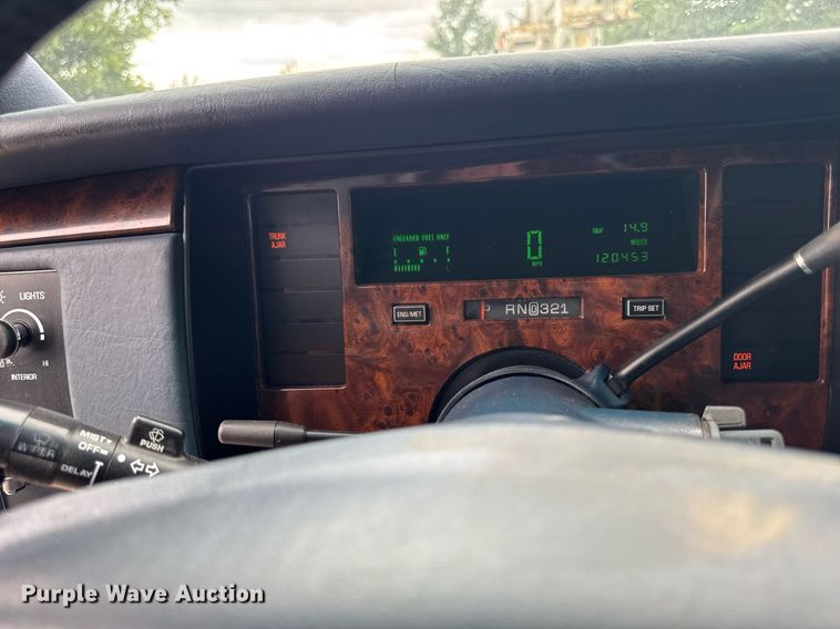 image for item EM2127 1995 Cadillac Fleetwood limousine